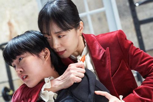 Mặc chỉ trích lạm dụng cảnh nóng, Kill Boksoon của Ảnh hậu Cannes vẫn lọt top 1 Netflix toàn cầu