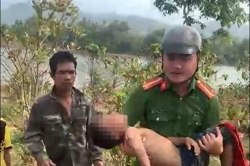 Đắk Lắk: Trung úy công an kịp thời cứu sống bé trai bị đuối nước