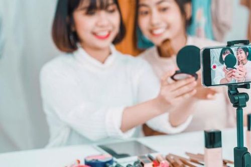 Doanh nghiệp dược phải xin lỗi khách hàng vì sự cố khi thuê người nổi tiếng bán hàng trên Tiktok