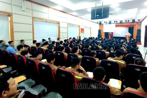 Nâng cao kiến thức về an toàn giao thông cho gần 500 công nhân tại Khu Công nghiệp Tằng Loỏng