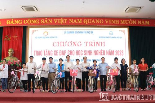 TP. Phổ Yên: Tặng 18 chiếc xe đạp cho học sinh nghèo vượt khó