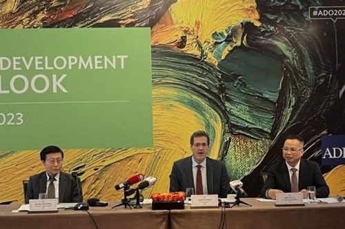 ADB: Tăng trưởng của Việt Nam năm 2023 dự kiến ở mức 6,5%