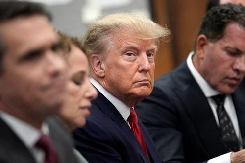 Trình diện tòa, ông Trump khẳng định vô tội