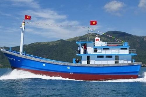 Làm rõ vụ 2 ngư dân ôm can nhựa nhảy xuống biển