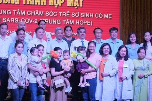 Tri ân các 'bảo mẫu' chăm sóc 259 trẻ sơ sinh có mẹ mắc COVID-19