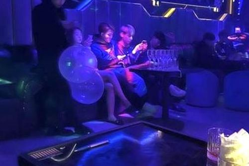 Hàng chục nam thanh, nữ tú hít bóng cười ở quán Pub Bob Lounge