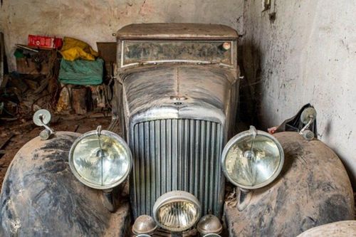 Nằm xó 50 năm, siêu xe Bentley mục nát vẫn được bán đấu giá 1,7 tỷ đồng