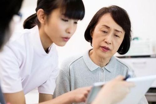 Đau bụng dai dẳng khi hành kinh có thể là dấu hiệu của bệnh Lạc nội mạc tử cung