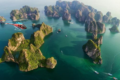 Dịch vụ bay trực thăng ngắm vịnh Hạ Long được tổ chức ra sao?