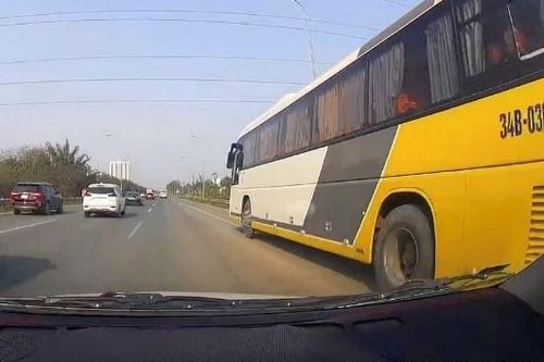 Hà Nội: Phạt tài xế lái ô tô đi vào làn khẩn cấp trên Đại lộ Thăng Long