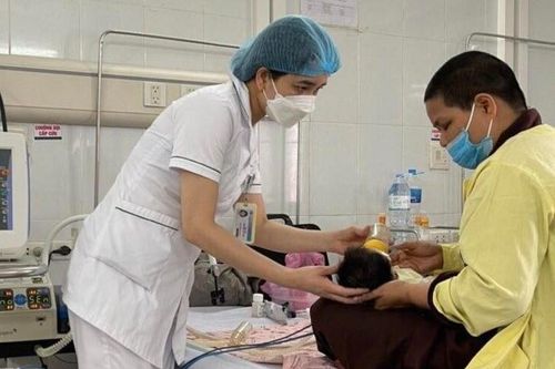Bé sơ sinh bị ngộ độc thuốc trầm cảm từ mẹ