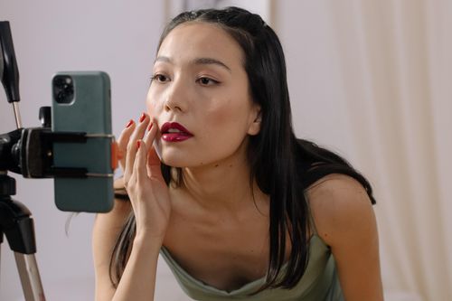 Xu hướng trang điểm với nhiều hơn một loại kem lót