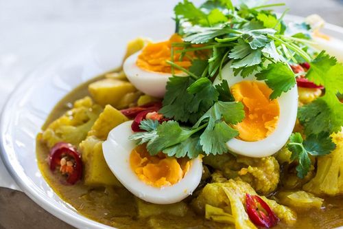 Đổi vị với cà ri súp lơ trứng và khoai tây