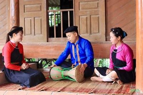 Người giữ hồn cốt trống sành cổ Cao Lan
