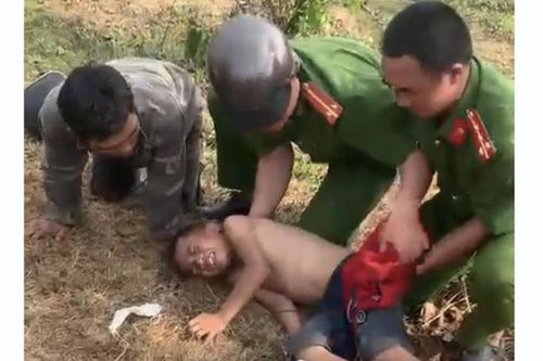 Hai cán bộ Công an xã kịp thời cứu sống cháu bé bị đuối nước