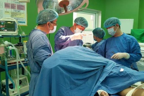 Cứu sống bệnh nhân bị đứt cổ!
