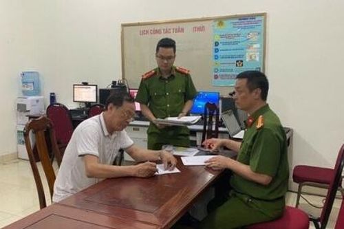 Khởi tố vụ án, tạm giữ hình sự lái xe ô tô tông 17 xe máy ở Hà Nội