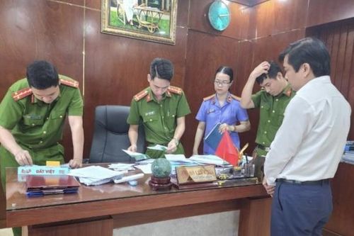 Bắt tạm giam Chủ tịch UBND quận Cẩm Lệ nhận hối lộ