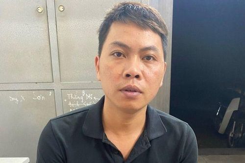 Khởi tố một con bạc mang theo súng quân dụng bên người