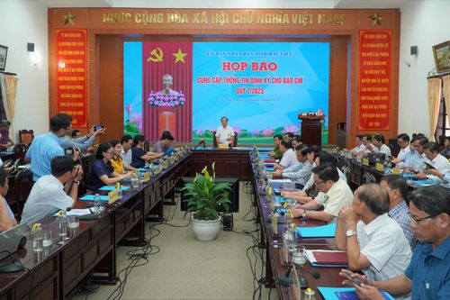 Chủ tịch UBND tỉnh Bạc Liêu yêu cầu gỡ bỏ bảng cấm quay phim, ghi âm, chụp ảnh tại các Sở, ngành