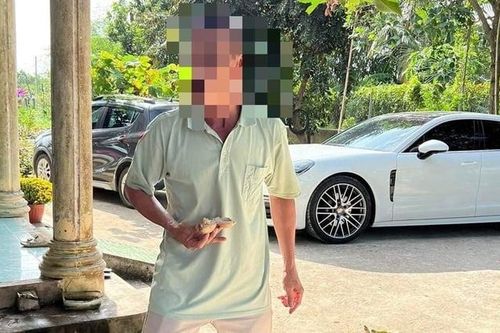Cho bạn lái thử Porsche 6km thì gặp hỏng hóc, chủ xe đòi đền 250 triệu đồng