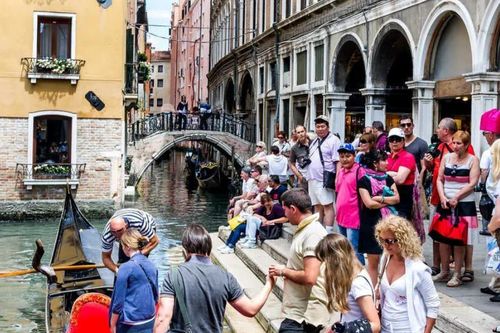 Thu phí vào thành phố du lịch: 'Thiên đường' Venice cũng trầy trật