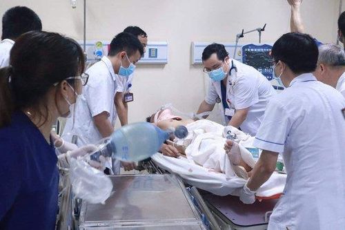 Vụ ô tô đâm hàng loạt xe máy ở Hà Nội: 1 nạn nhân tiên lượng nặng