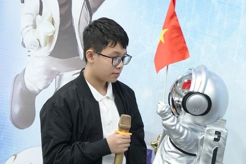 Robot dạy học bằng trí tuệ nhân tạo - dự án sáng tạo của người Việt trẻ