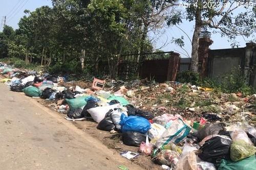 Hà Tĩnh: Cận cảnh rác thải gây nhếch nhác tại thị trấn Hương Khê
