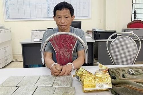 'Gùi' 8 bánh heroin lấy 18 triệu đồng tiền công