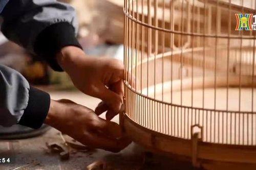Độc đáo nghề làm lồng chim làng Vác