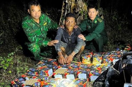 Tuần tra, bắt quả tang vụ vận chuyển 56 kg pháo ở khu vực biên giới