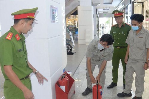 Thủ tướng yêu cầu cắt giảm thủ tục hành chính rườm rà trong phòng cháy chữa cháy