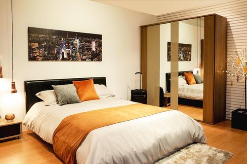 Tại sao không nên để gương đối diện giường ngủ?