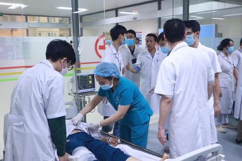 Bộ Y tế: Tập trung mọi nguồn lực cứu người bị thương nặng trong vụ ô tô đâm loạt xe máy