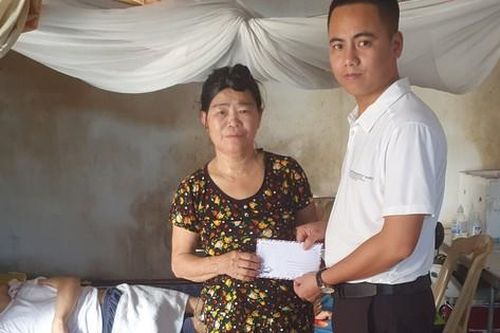 Thầy giáo giỏi trở thành người thực vật sau tai nạn nhận hỗ trợ từ bạn đọc