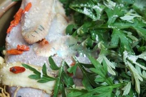 Ăn rau ngải cứu đúng cách còn tốt hơn thuốc bổ, nhưng 3 nhóm người này được khuyến cáo không nên ăn