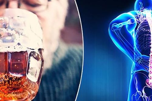 Có thể bạn chưa biết: uống rượu không chỉ hại gan mà còn phá hủy xương theo cách này