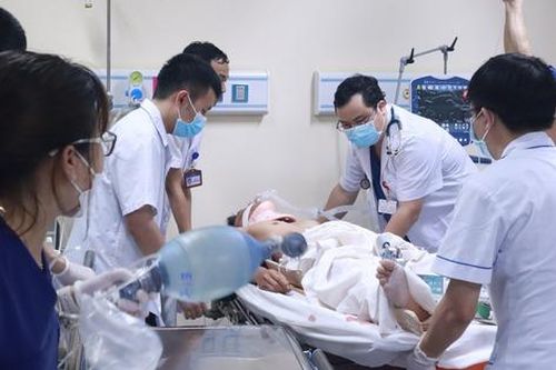 Bộ Y tế: Các bệnh viện tập trung cứu chữa nạn nhân nặng vụ tai nạn liên hoàn trên đường Võ Chí Công, Hà Nội