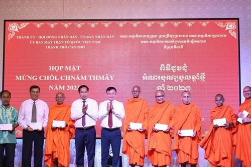 Cần Thơ họp mặt mừng Tết Chol Chnam Thmay đồng bào Khmer