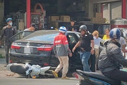 Chặn đầu ôtô để đánh ghen, 3 người bị khởi tố