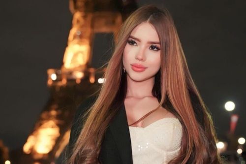 Người mẫu bị bắt nạt vì vẻ ngoài nổi bật
