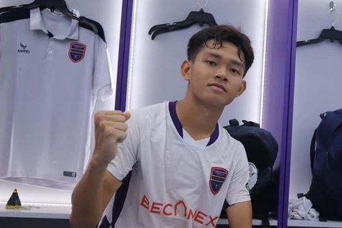 Sao U20 Việt Nam lập siêu phẩm ở trận SLNA hòa Bình Dương
