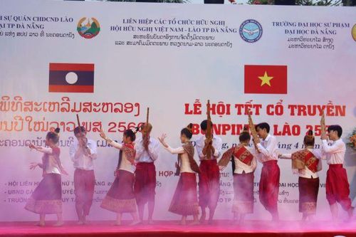 Thắm tình hữu nghị tại Lễ hội Tết cổ truyền Bunpimay Lào
