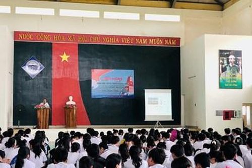 Khơi dậy niềm tin, tình yêu biển đảo cho học sinh