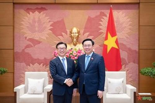 Chủ tịch Quốc hội Vương Đình Huệ tiếp Tổng giám đốc Công ty Luật Kim&Chang