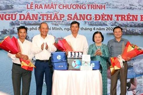 Ra mắt chương trình 'Cùng ngư dân thắp sáng đèn trên biển'