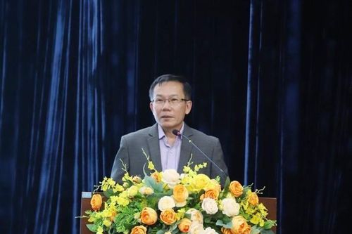 GS.TSKH. Nguyễn Ngọc Thành nhận Huân chương Công trạng cao quý