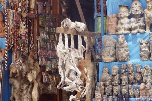 Đến thăm khu chợ phù thủy đáng sợ trên thế giới