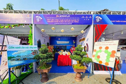 Ngắm sản phẩm gốm không nung từ vỏ hàu và vỏ trấu